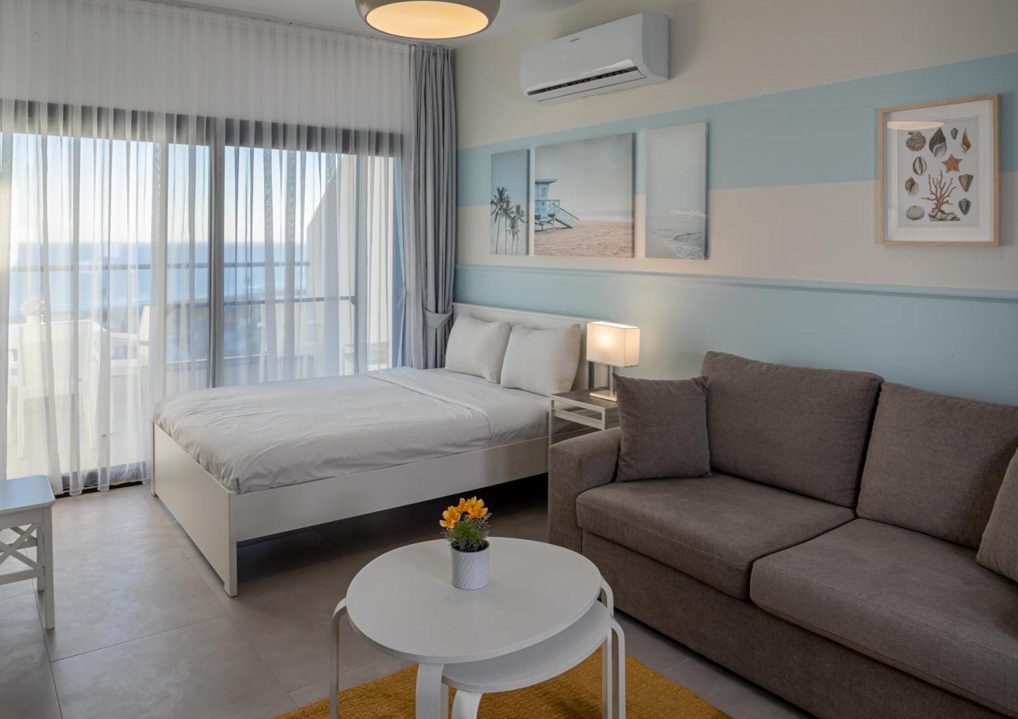 Caesar Blue Seaside Luxury Apartments Gastria Ngoại thất bức ảnh