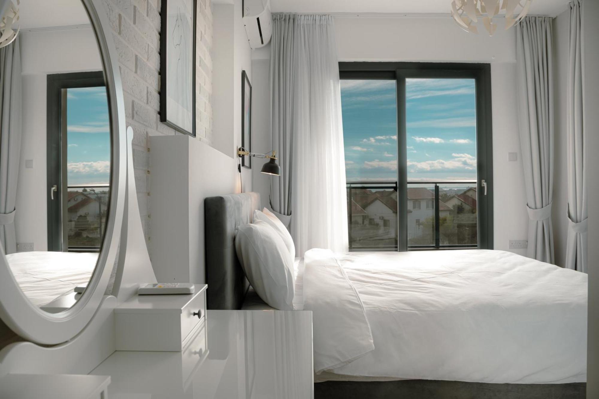 Caesar Blue Seaside Luxury Apartments Gastria Ngoại thất bức ảnh