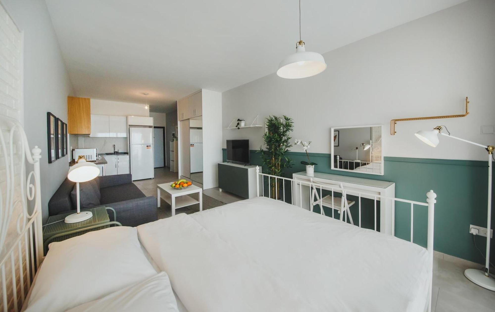 Caesar Blue Seaside Luxury Apartments Gastria Ngoại thất bức ảnh